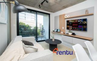 City Retreat in Best Area Pool Gym and Balcony - 1