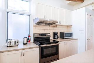 Le Plateau Apartment Near Mont-Royal Ave & Parks - 7