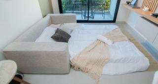 City Retreat in Best Area Pool Gym and Balcony - 7