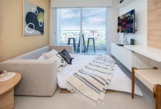 Lovely Apartment with City Views Balcony Gym&Pool - 4