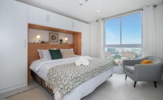 Business Apt with City Views in a Great Location - 9