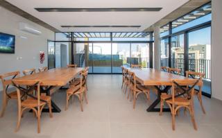 Stylish City Escape with Panoramic Views Pool&Gym - 5