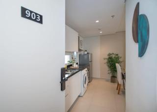 Business Apt with City Views in a Great Location - 4