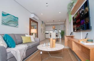 Business Apt with City Views in a Great Location - 2