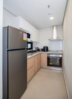 Stylish One-Bedroom Near Top Malls with Pool&Gym - 5