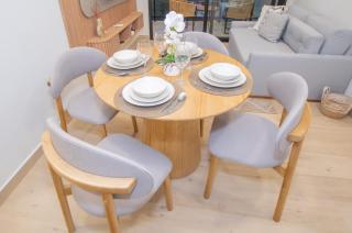 Cozy Central Stay Near Top Malls with Pool and Gym - 8