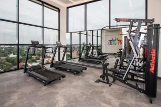 Chic Studio Near Malls with Pool and Gym - 3