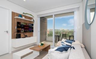 Cozy Apt with Work Desk Balcony Pool and Gym - 7