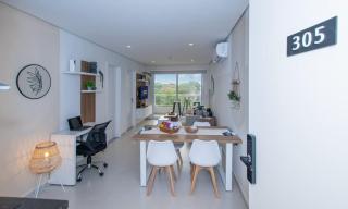 Cozy Apt with Work Desk Balcony Pool and Gym - 1