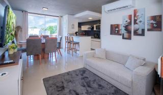Spacious Oasis with Balcony Kitchen Near Malls - 0