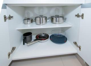 Spacious Oasis with Balcony Kitchen Near Malls - 4