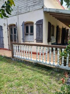 APPARTEMENT f3 BAS DE VILLA CREOLE - 6