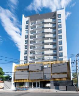 Stylish Two BR Prime Area Balcony Pool and Gym - 0