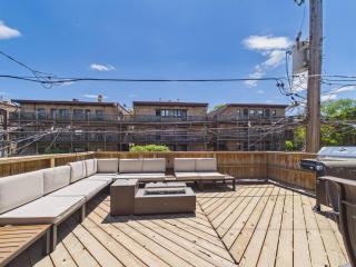 Wrigley Luxe Stay 3BR Free Parking - 5