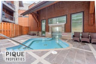 Luxury Rockies Escape - Pool&HotTub - King Bed - AC! - 8