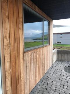 Design House Bakkabud in Grenivík - Waterfront with Outdoor Hot Tub - by Nollur - 1