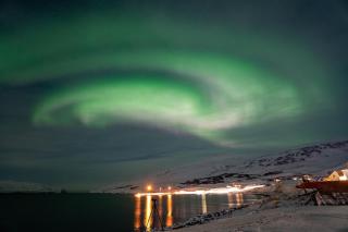 Design House Bakkabud in Grenivík - Waterfront with Outdoor Hot Tub - by Nollur - 2