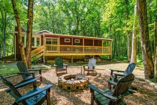 The Little Brown House - Cozy Retreat near Lake - 0