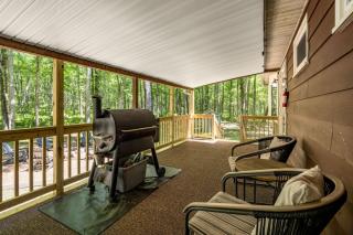 The Little Brown House - Cozy Retreat near Lake - 8