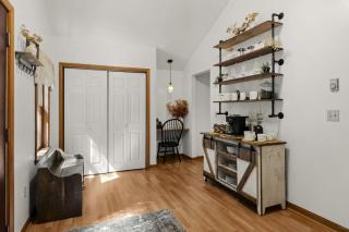 The Little Brown House - Cozy Retreat near Lake - 6