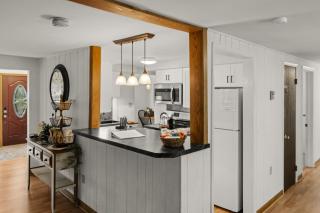 The Little Brown House - Cozy Retreat near Lake - 2
