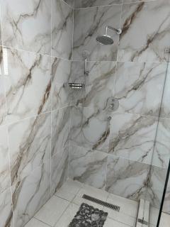 Luxurious 1 Bed Apartment at Millennium Heights - 4