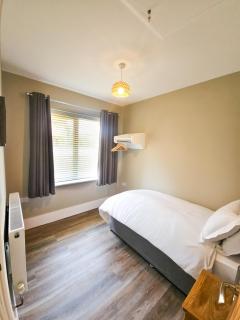 Hay's Wood Retreat - Holiday Lodges - 2