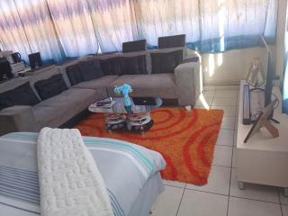 Close Curtains Maboneng - 0