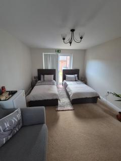 Elegant Guest Room Retreat in West Midlands - 6