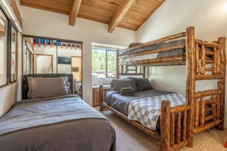The Cozy Canyon Chalet - 3