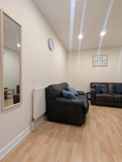 Spacious 5-Bed House in Sheffield City Centre - 3