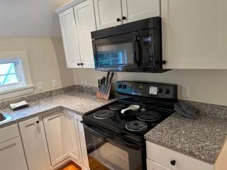 Birdsong Carriage House: Cozy 1BR near Acadia and downtown Bar Harbor - 8