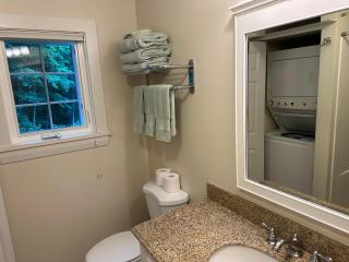 Birdsong Carriage House: Cozy 1BR near Acadia and downtown Bar Harbor - 3