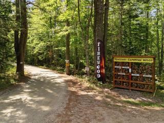 2BR Maine Camp w/ Dock, Lake Access & AC - 5
