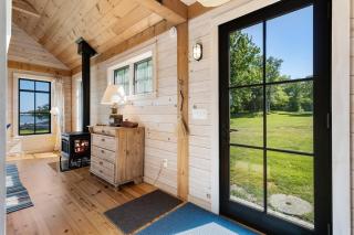 Aril Cottage-Waterfront Escape with Ocean Views - 1