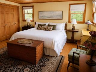 Capstone Cottage - Quintessential Cabin on Bay - 1
