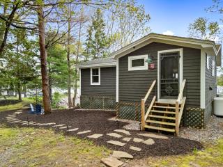 2BR Maine Camp w/ Dock, Lake Access & AC - Nobleboro - 7