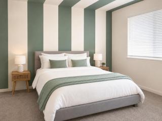 2BR Family Suite w/ POOL, PickleBall, Gym, Games - 8