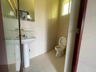 Lake Breeze BnB - 5