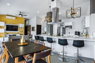Dog-friendly ocean view penthouse & studio with a full kitchen & kitchenette - 6