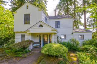 Charming Waterfront Home with Mt Rainier View - 8