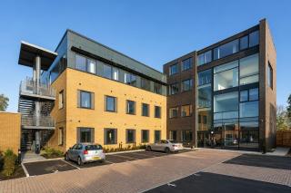 Modern Studio Near Heathrow Airport - Sleeps 3 - Free Wi-Fi - 8