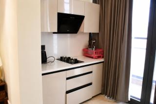 Luxe Studio - River & Hill View - 10 min from UPES - 6