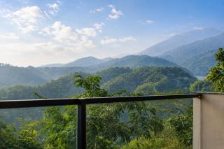 Luxe Studio - River & Hill View - 10 min from UPES - 7