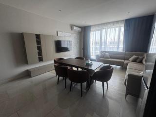 Sea Breeze Premium 2-BR Family Apartment with Pool View - 1