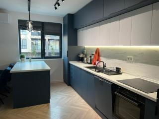 2BDR Modern Apartment with Parking - 8