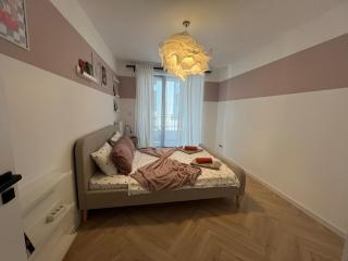 2BDR Modern Apartment with Parking - 3