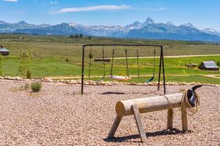 Luxe Teton View Log Cabin Hot Tub Large Groups - 2