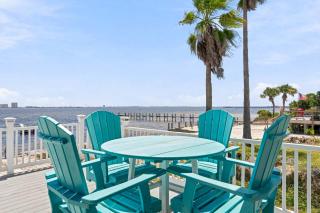 Waterfront Views & Beach Access - pet friendly - 0