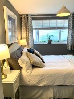 Private small double with ensuite & parking in central Bridport - 9